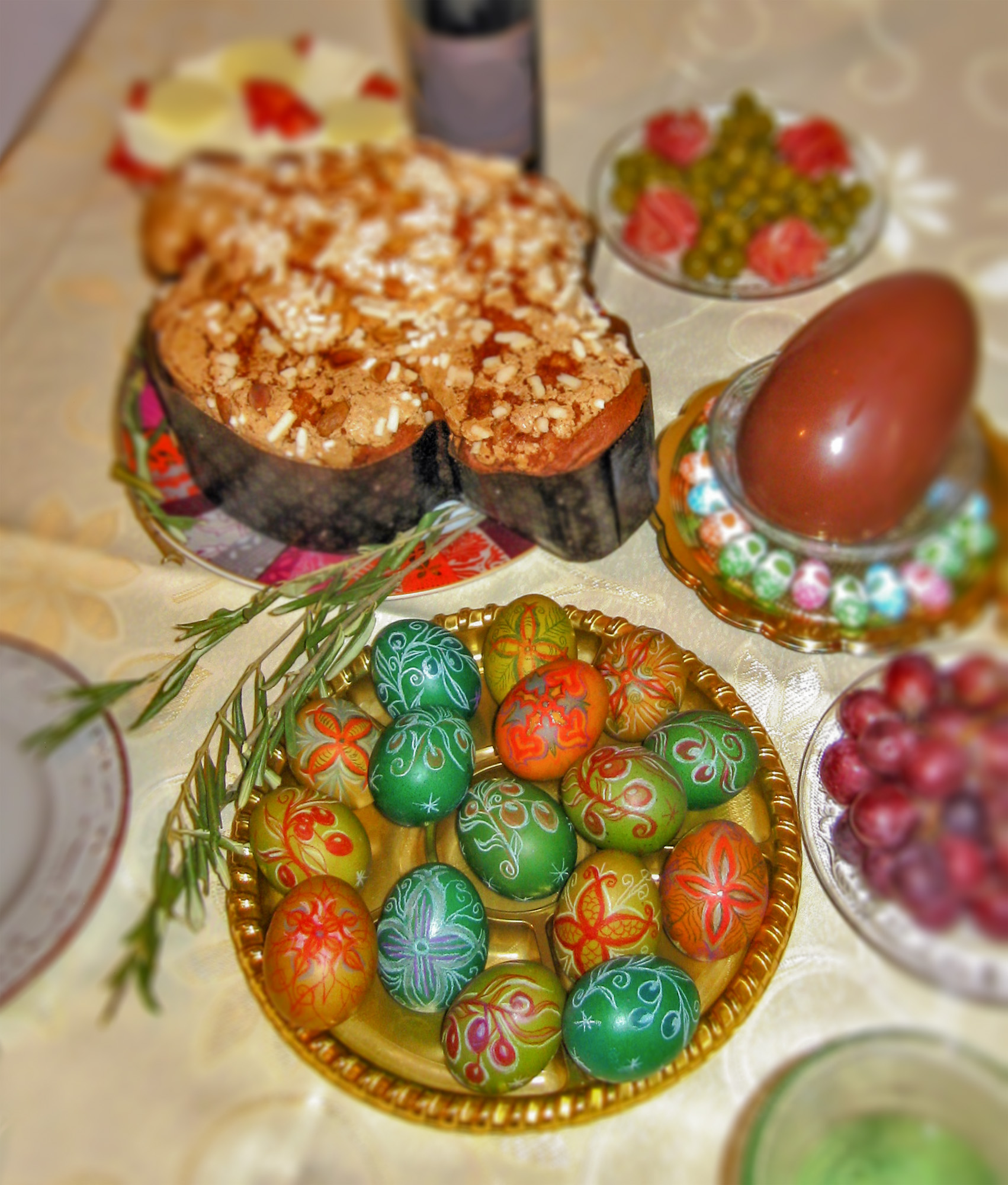 Easter_table_in_Italian_Bulgarian_mixed_style_2015_(1)